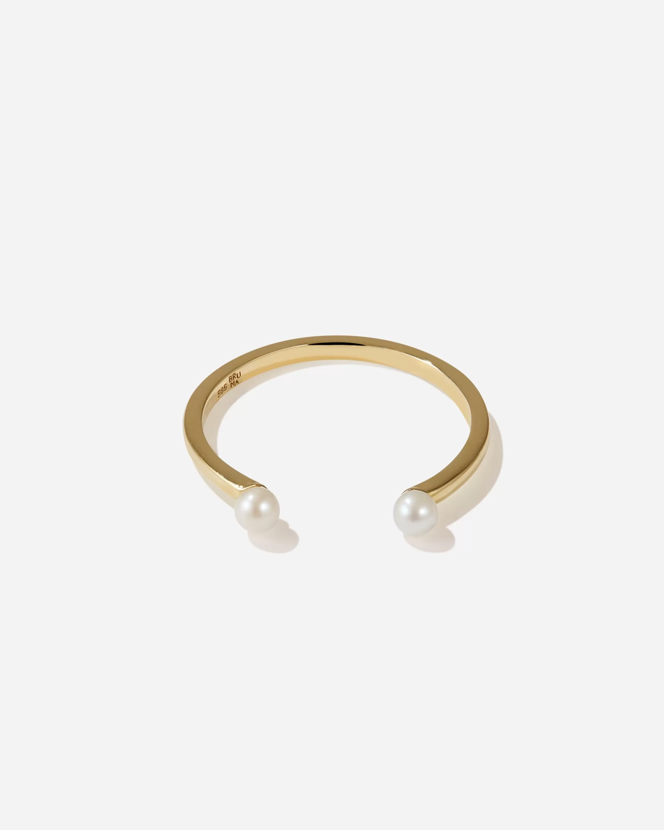 Shop BRUNA The Label Rivoli Ring Or jaune 14ct et perles